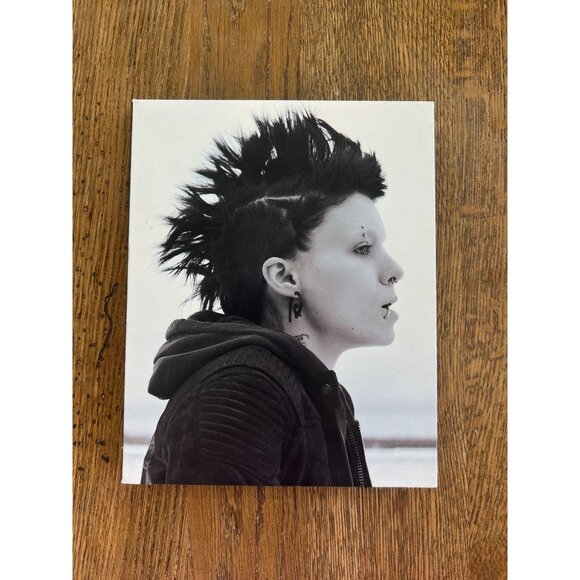 The Girl With The Dragon Tattoo Blu-Ray 2011 Thriller Movie Craig Pre-Owned - Picture 1 of 5